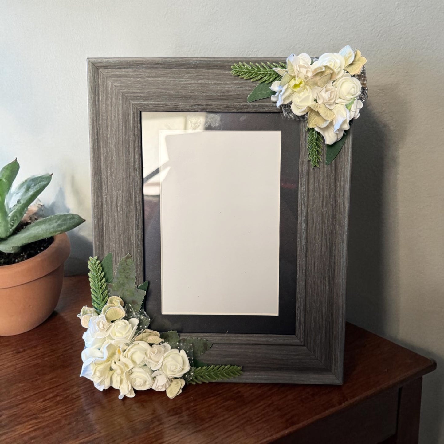 Artificial Flower Photo Frame 003