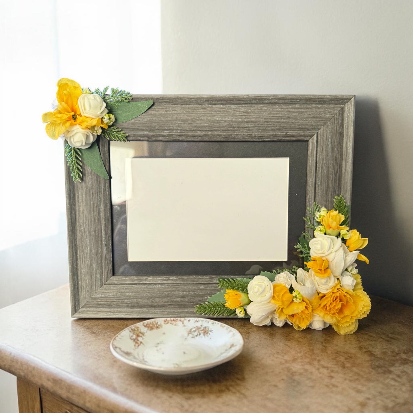 Artificial Flower Photo Frame 009