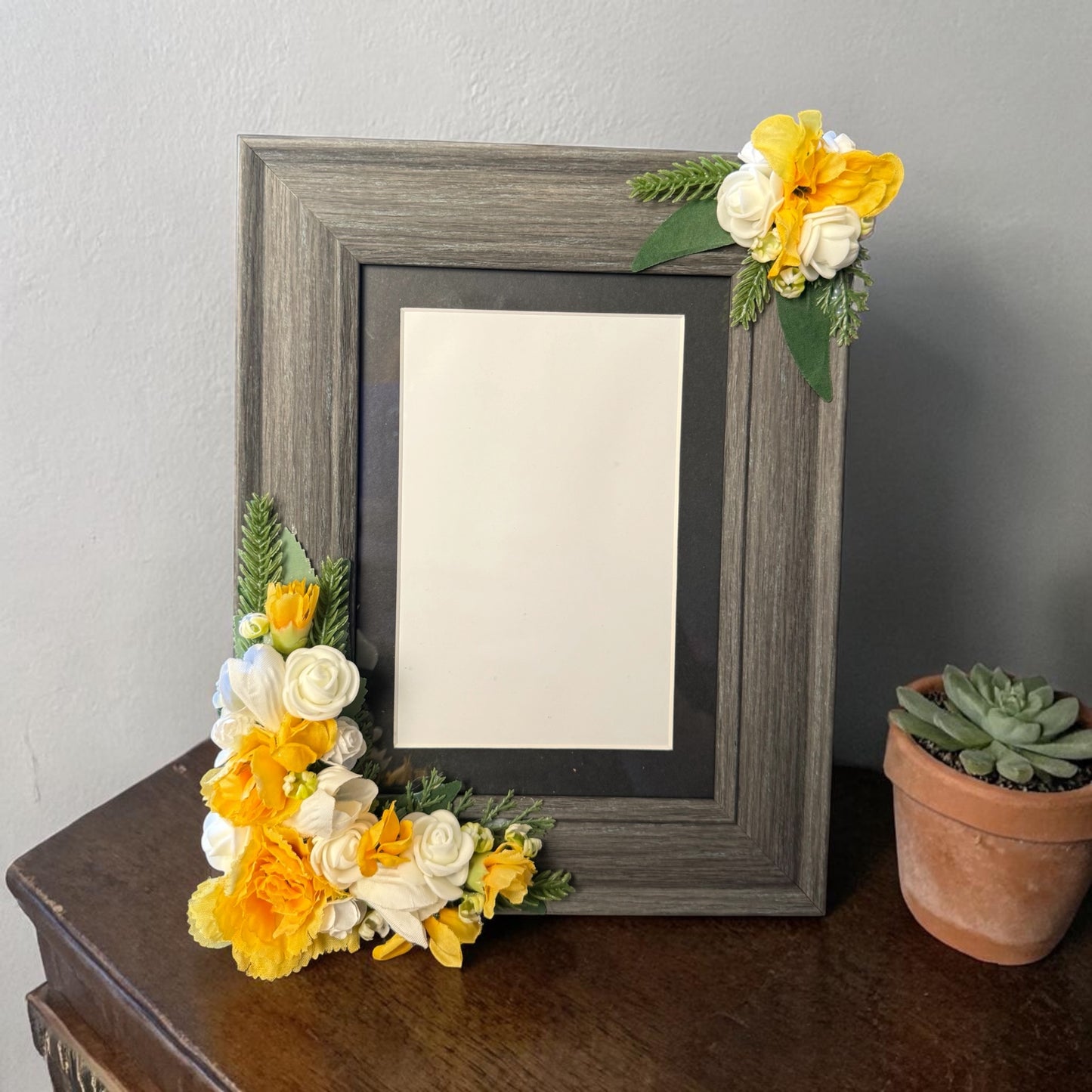 Artificial Flower Photo Frame 009